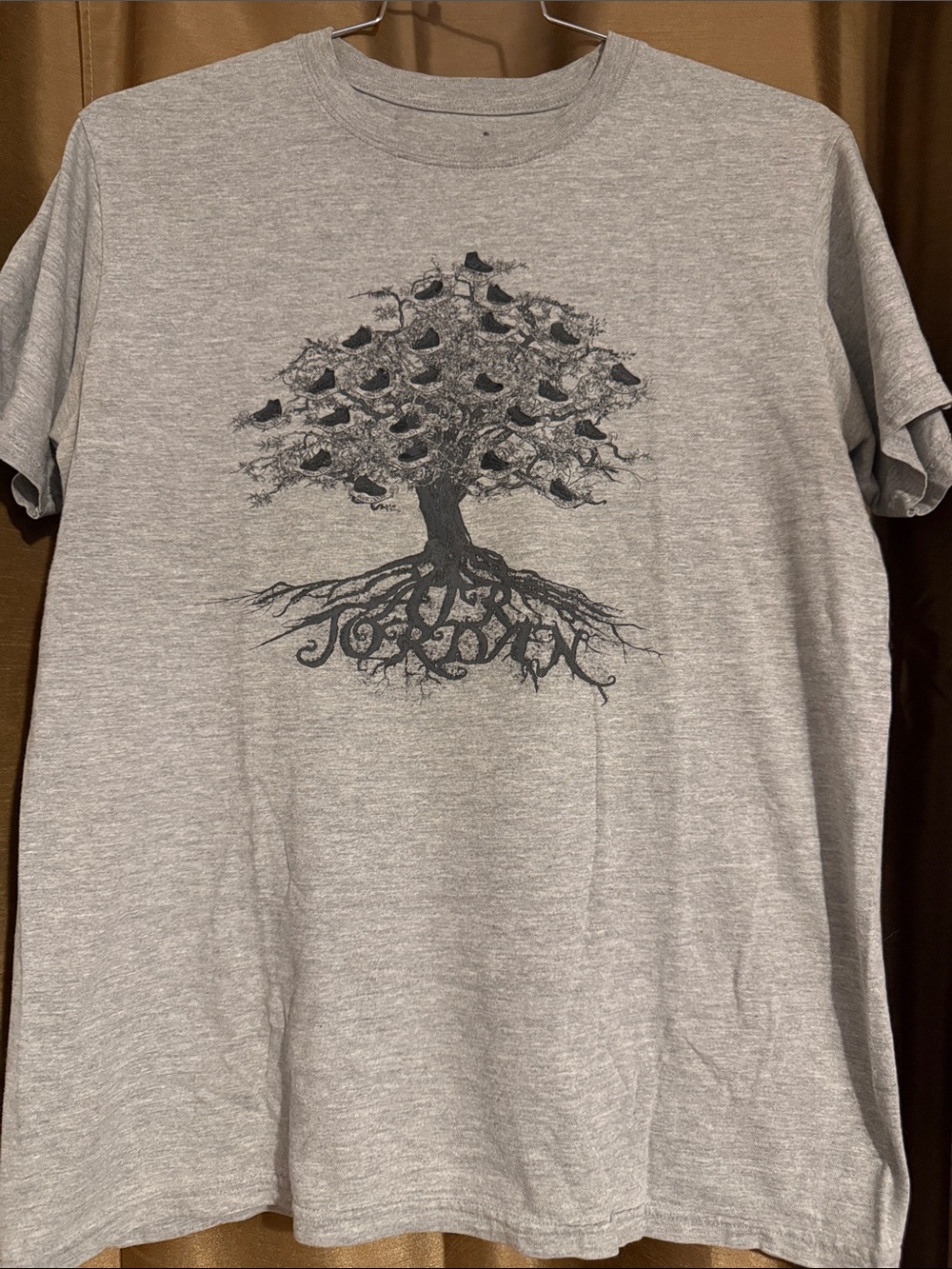 JORDAN Men's Gray Graphic Tree Short Sleeve Tee stitch, shoes on shirt
